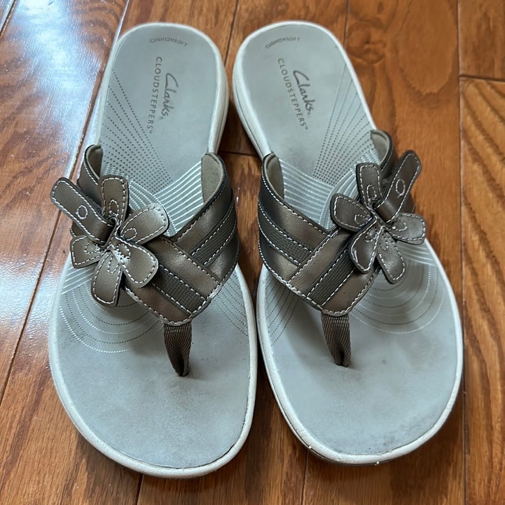 Cloudsteppers by Clark’s they are more of a golden bronze color than a brown